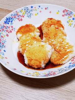 残りご飯でおやつ!レンジで甘辛タレ-レシピのメイン写真