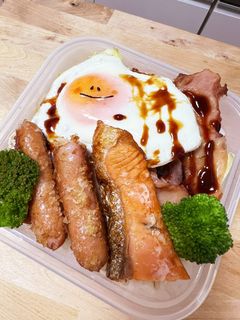 簡単☆とろり半熟目玉焼きと甘だれ焼豚弁当-レシピのメイン写真