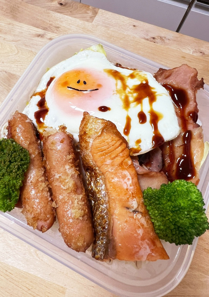 簡単☆とろり半熟目玉焼きと甘だれ焼豚弁当-レシピのメイン写真