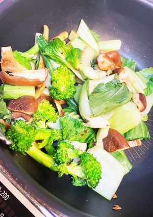 椎茸と青梗菜のガーリック塩胡椒炒め-レシピのメイン写真