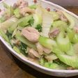 うます!セロリと鳥もも肉の紹興酒炒め