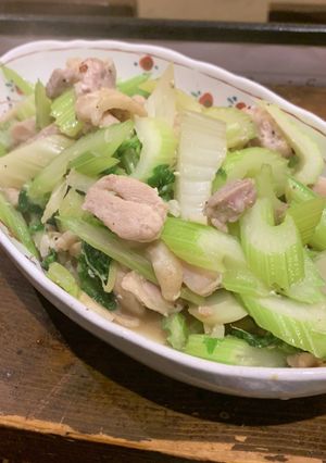 うます！セロリと鳥もも肉の紹興酒炒め-レシピのメイン写真