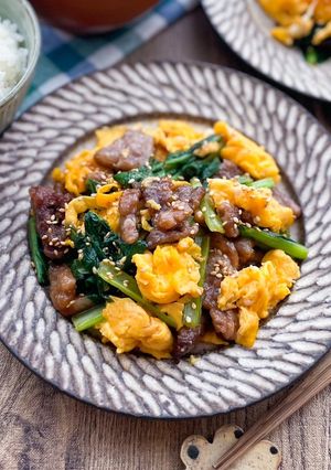 牛肉と小松菜のふわたまオイスター炒め♩-レシピのメイン写真
