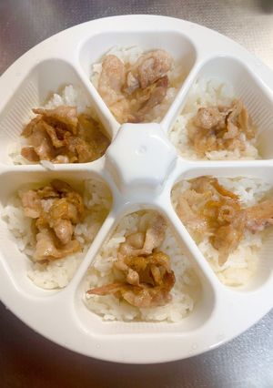 時短お弁当盛り付け記録　おにぎり　豚バラ-レシピのメイン写真