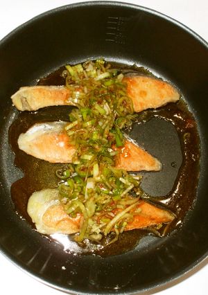 魚・鮭のピリ辛味♪冷え性の痛みに簡単薬膳-レシピのメイン写真