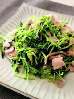 豆苗とベーコンの炒め物-レシピのメイン写真