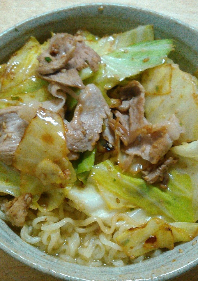 豚肉とキャベツのマヨ炒めon塩ラーメン-レシピのメイン写真