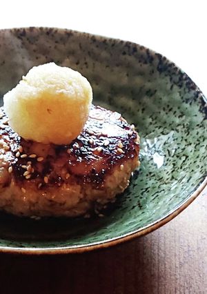 卵無し！塩麹でむっちり★新玉鶏ハンバーグ-レシピのメイン写真