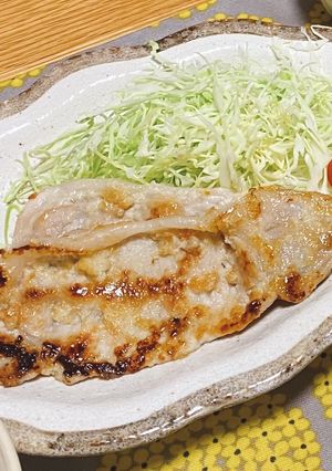 漬けて焼くだけ！豚肉の玉ねぎ麹漬け焼き-レシピのメイン写真