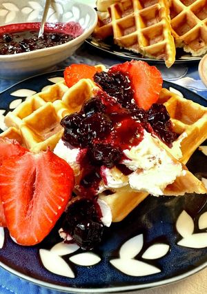 カリモチ米粉ワッフル♡チーズ＆ベリー添え-レシピのメイン写真