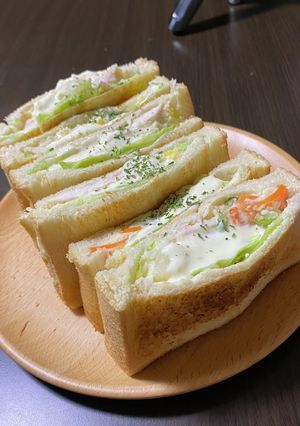 断面とろ〜りチーズポテサラホットサンド-レシピのメイン写真