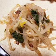 A picture of さっぱり大量消費！もやしの梅しそナムル☾.