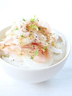 見た目より美味しい簡単丼【Wハム玉ねぎ丼-レシピのメイン写真