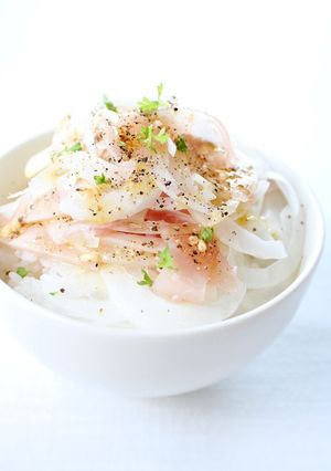 見た目より美味しい簡単丼【Wハム玉ねぎ丼-レシピのメイン写真