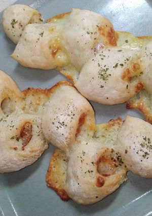 米粉100%のパン♪ベーコンチーズエピ-レシピのメイン写真