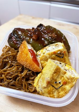 簡単！丸ごと豪快に☆ピーマンの肉詰め弁当-レシピのメイン写真