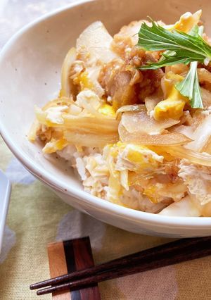 唐揚と麺つゆでさっと簡単！チキンカツ煮丼-レシピのメイン写真