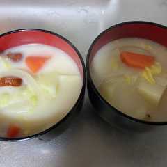 รูปของ ミルクと野菜の和風スープ