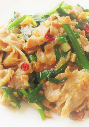 豚バラ肉と蓮根と青ニラのにんにく醤油炒め-レシピのメイン写真