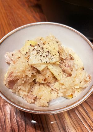ストウブで炊く豚バラタケノコご飯-レシピのメイン写真