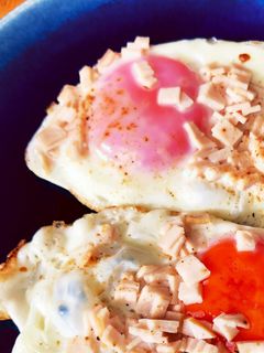 少ないハムでハムも焦げない目玉焼き-レシピのメイン写真