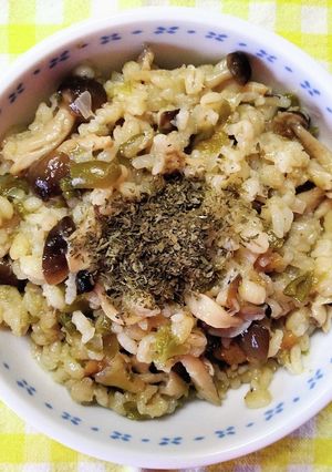 ピーマン しめじ玉ねぎの洋風炊き込みご飯-レシピのメイン写真