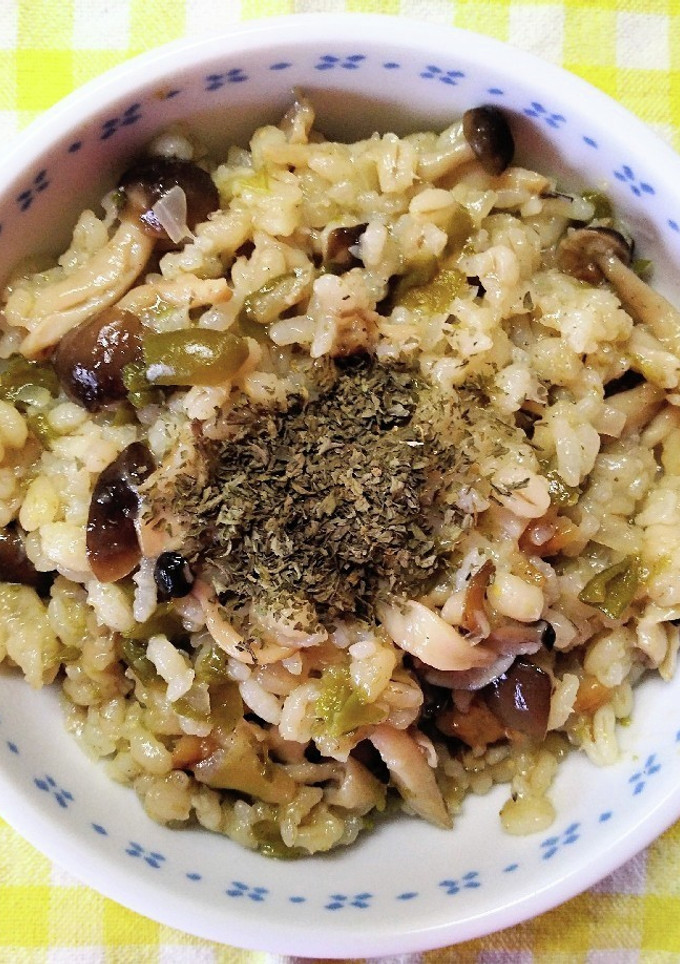 ピーマン しめじ玉ねぎの洋風炊き込みご飯-レシピのメイン写真