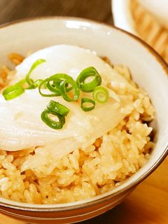丸ごと新玉ねぎの炊き込みごはん【食遺産】-レシピのメイン写真