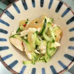 รูปของ 蒸し鶏とクラゲの中華和え