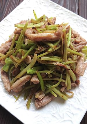 豚バラとブロッコリーの茎の塩こしょう炒め-レシピのメイン写真