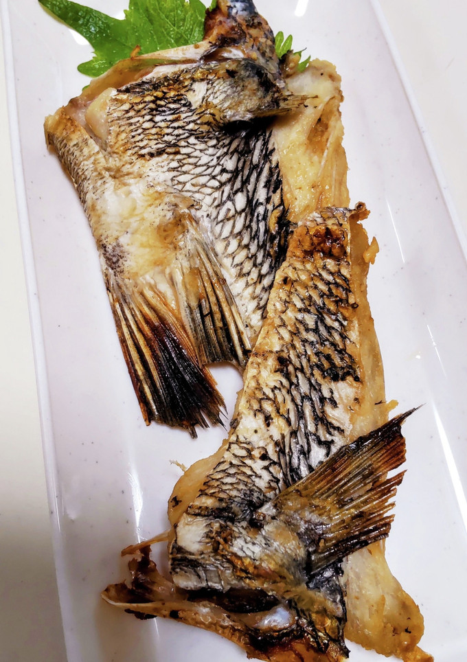 魚のアラ焼き♡塩振って焼くだけ♪-レシピのメイン写真
