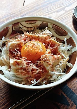 おうち居酒屋★玉ねぎと豆腐の卵黄乗っけ-レシピのメイン写真