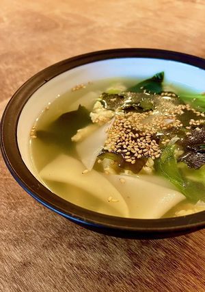 餃子の皮・レタス・ワカメの中華風卵スープ-レシピのメイン写真