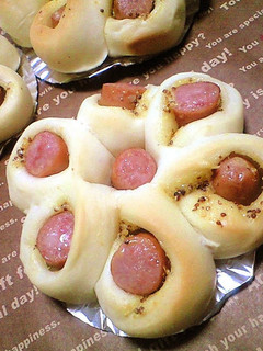 ウィンナーで♪お花パン-レシピのメイン写真