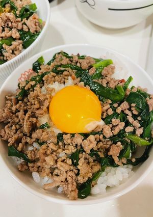 ニラと豚ひき肉のピリ辛丼-レシピのメイン写真