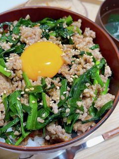 ニラと豚ミンチのピリ辛丼-レシピのメイン写真