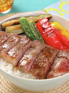 夏野菜たっぷり☆和風ステーキ丼-レシピのメイン写真