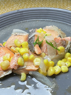 鮭(無塩冷凍)の減塩バター煮(圧力鍋)-レシピのメイン写真