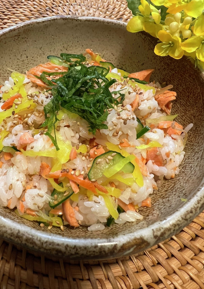 鮭と茗荷、胡瓜、沢庵の混ぜご飯-レシピのメイン写真
