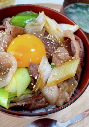 豚こまと長ネギのすき焼き風丼-レシピのメイン写真