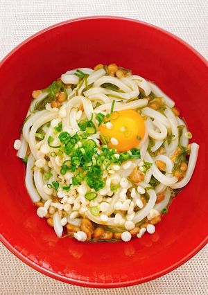 簡単！栄養満点☆釜玉ねばねばうどん-レシピのメイン写真