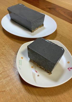豆腐とオートミールで黒胡麻プリンタルト-レシピのメイン写真
