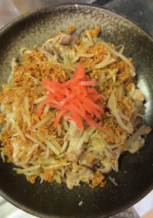 豚肉とチキンラーメン炒め-レシピのメイン写真