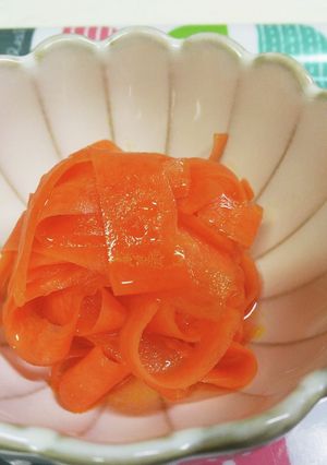 つけあわせに♪ピーラーで簡単にんじんラペ-レシピのメイン写真