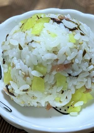 ꕤ୭*沢庵うめ塩こんぶ胡麻おにぎりꕤ୭*-レシピのメイン写真