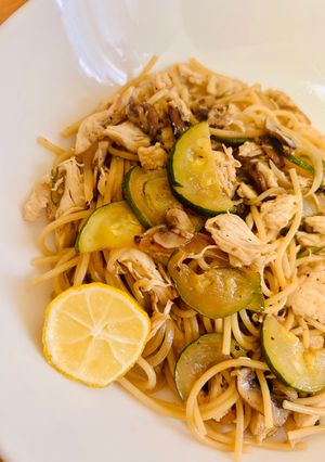 コク旨、鶏ささみとズッキーニのバター醬油パスタ-レシピのメイン写真