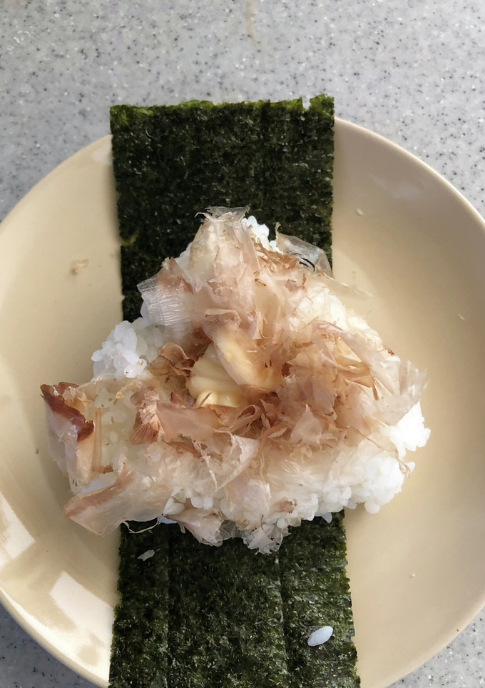 マヨおかか(おかかマヨ)おにぎり-レシピのメイン写真