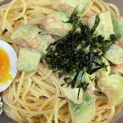 รูปของ アボカド明太和風パスタ