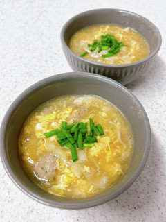 餃子の肉だねと皮で♪酸辣湯風スープ-レシピのメイン写真