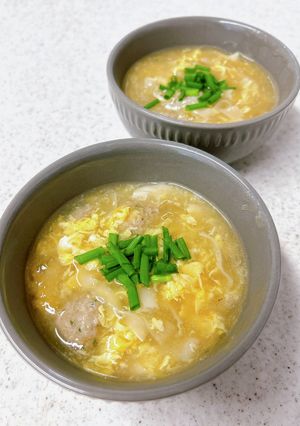 餃子の肉だねと皮で♪酸辣湯風スープ-レシピのメイン写真